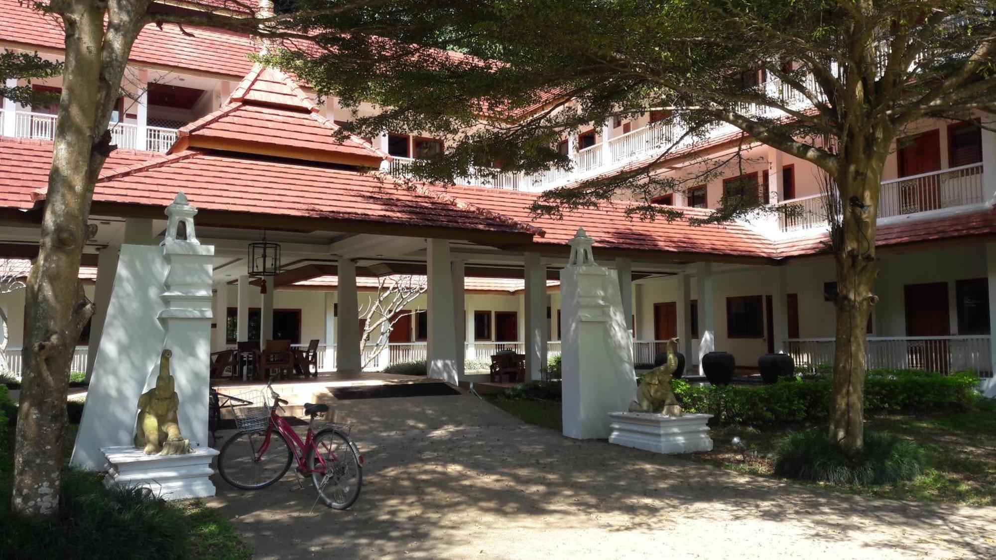 Suan Bua Hotel & Resort Ban Pong  Exterior foto
